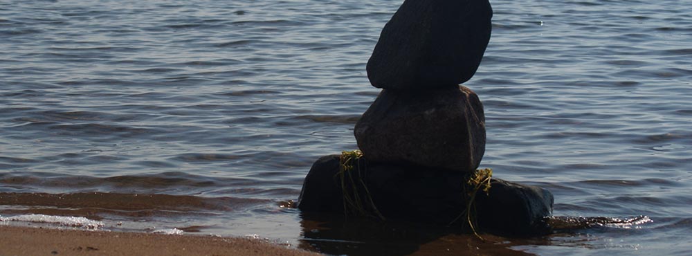 Rock Statue on Water, Photo by Jereen